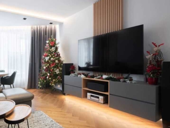 Дава се под наем Четиристаен апартамент в София, Изгрев - 188 кв.м за 2841.72 € - Снимка #1