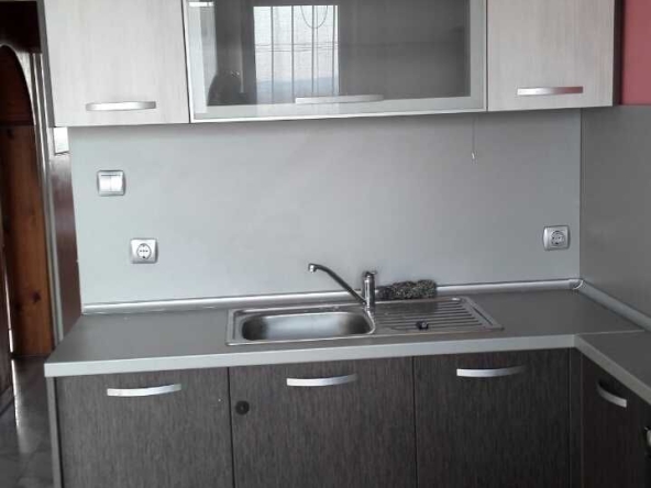 Дава се под наем Тристаен апартамент в София, Център - 85 кв.м за 550 € - Снимка #1