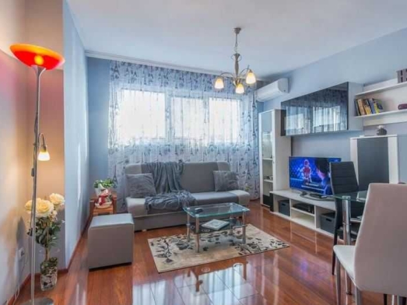 Двустаен апартамент в София, Център - 54 кв.м за 3022 €/кв.м - Снимка #1