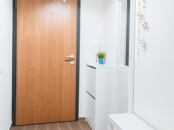 Дава се под наем Едностаен апартамент в София, Студентски град - 50 кв.м за 280.5 € - Снимка #1