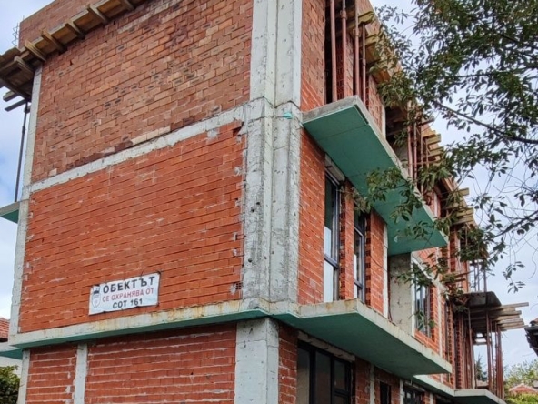 Тристаен апартамент в Казанлък - 85 кв.м за 1380 €/кв.м - Снимка #1