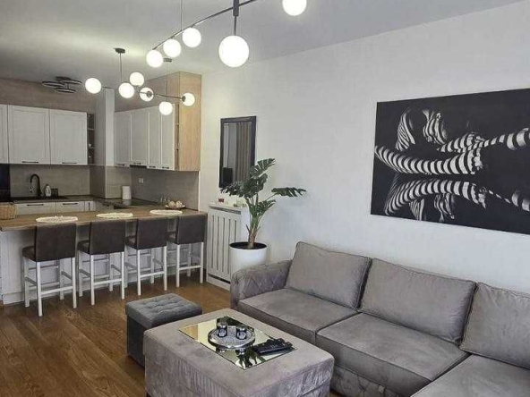 Дава се под наем Двустаен апартамент в Пловдив, Въстанически - 60 кв.м за 463.59 € - Снимка #1