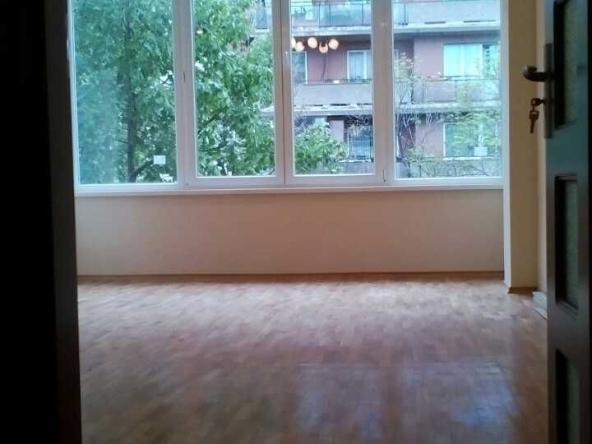 Дава се под наем Четиристаен апартамент в София, Красно село - 90 кв.м за 765 € - Снимка #1