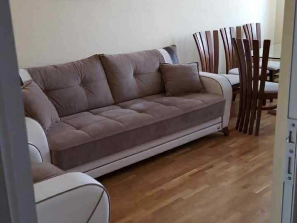 Дава се под наем Тристаен апартамент в Бургас, Център - 79 кв.м за 612 € - Снимка #1