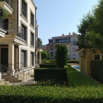 Дава се под наем Двустаен апартамент в к.к. Св.Св. Константин и Елена - 88 кв.м за 900 € - Снимка #1