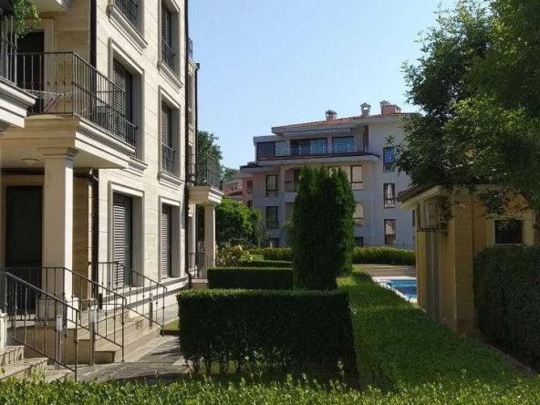 Дава се под наем Двустаен апартамент в к.к. Св.Св. Константин и Елена - 88 кв.м за 900 € - Снимка #1