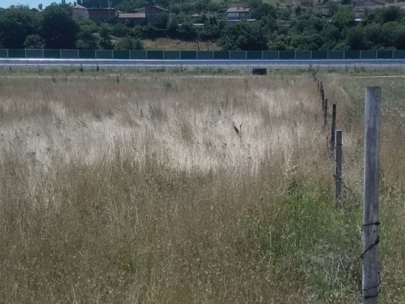 Земеделски имот в с. Покровник, Област Благоевград -  кв.м за 21667 €/дка - Снимка #1