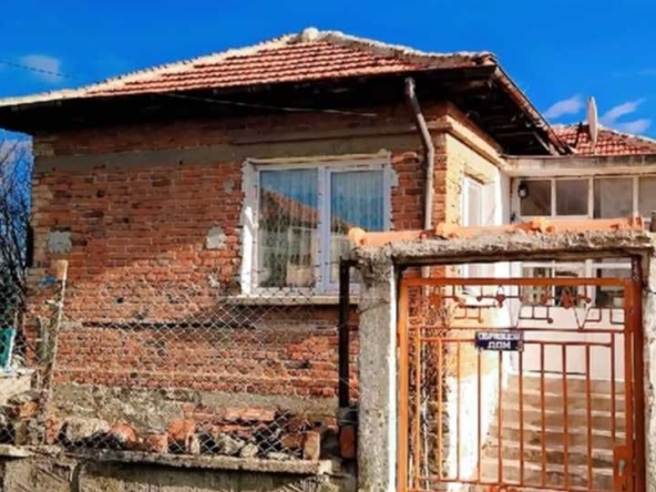 Къща в с. Бяло поле, Област Стара Загора - 3000 кв.м за 6 €/кв.м - Снимка #1