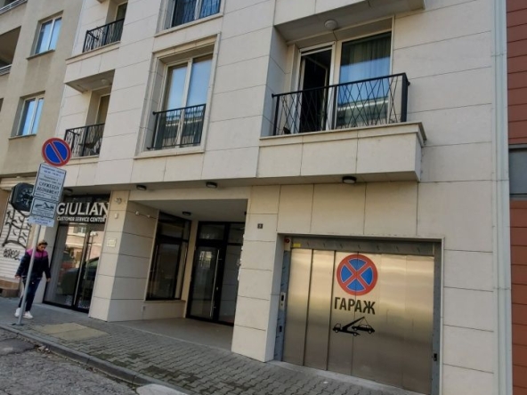 Дава се под наем Гараж / Паркомясто в София, Лозенец - 28 кв.м за 200 € - Снимка #1