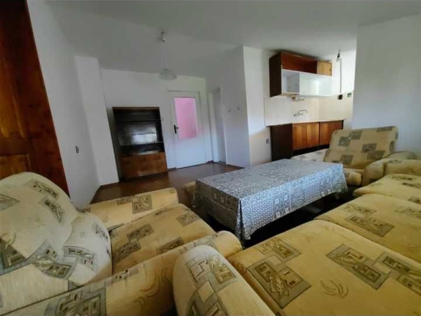 Дава се под наем Двустаен апартамент в Хасково, Овчарски - 48 кв.м за 153 € - Снимка #1