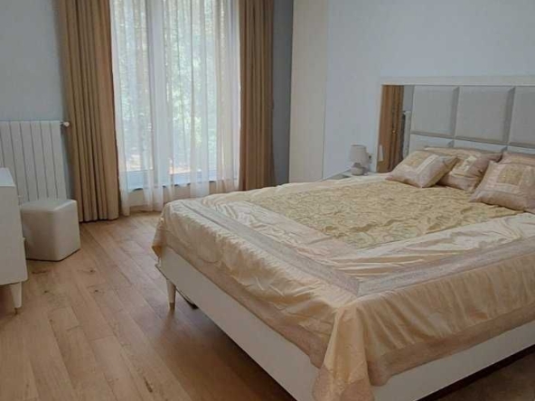 Дава се под наем Тристаен апартамент в София, Изток - 120 кв.м за 1600 € - Снимка #1