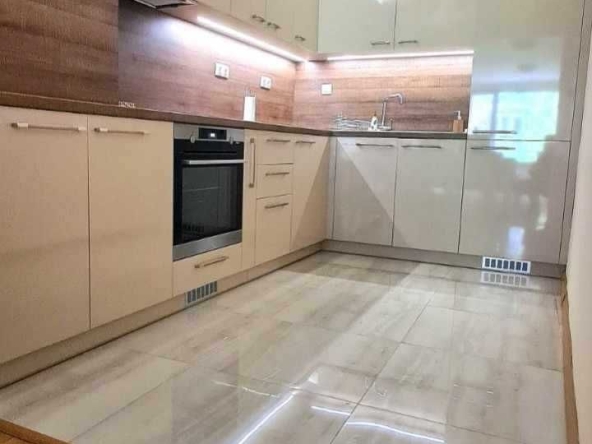 Дава се под наем Тристаен апартамент в София, Борово - 100 кв.м за 900 € - Снимка #1