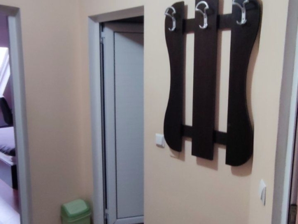 Дава се под наем Двустаен апартамент в Ямбол, Център - 52 кв.м за 229.5 € - Снимка #1