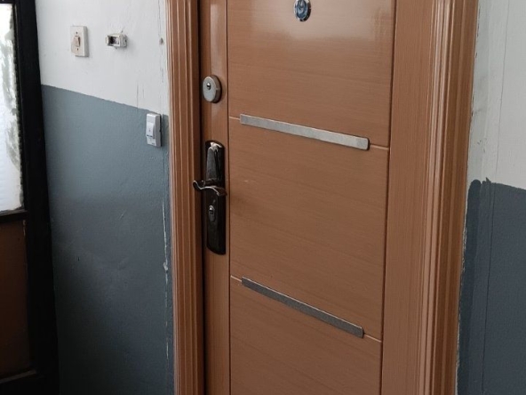 Дава се под наем Двустаен апартамент в Карлово - 57 кв.м за 178.5 € - Снимка #1