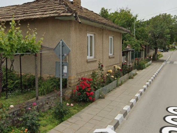 Къща в с. Горско Абланово, Област Търговище - 1380 кв.м за 12 €/кв.м - Снимка #1