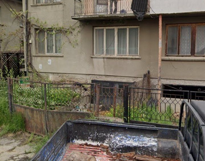 Къща в Етрополе - 220 кв.м за 305 €/кв.м - Снимка #1