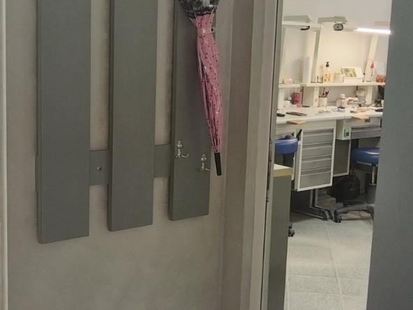 Дава се под наем Офис в Перник, Център - 56 кв.м за 1122 € - Снимка #1