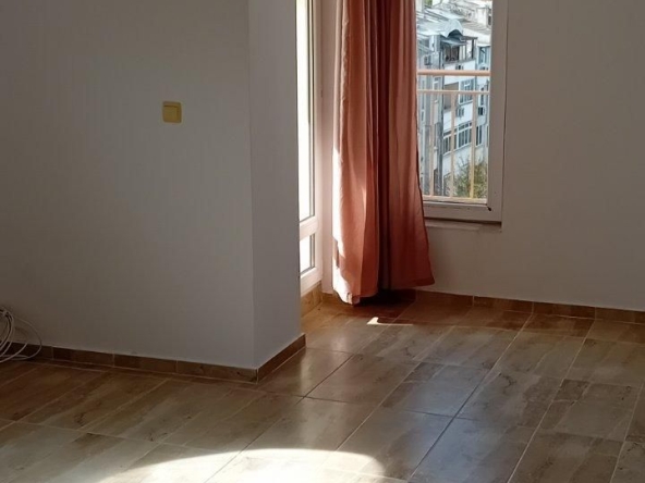 Дава се под наем Двустаен апартамент в Бургас, Възраждане - 62 кв.м за 255 € - Снимка #1