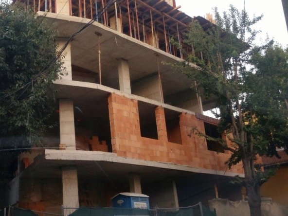 Тристаен апартамент в Варна, Колхозен пазар - 87 кв.м за 1829 €/кв.м - Снимка #1