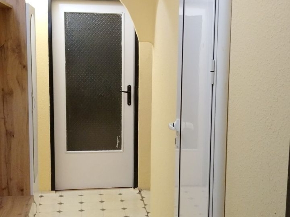 Дава се под наем Едностаен апартамент в Русе, Център - 45 кв.м за 179.52 € - Снимка #1