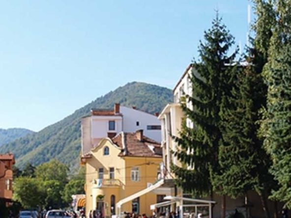 Парцел в Етрополе - 2300 кв.м за 11 €/кв.м - Снимка #1