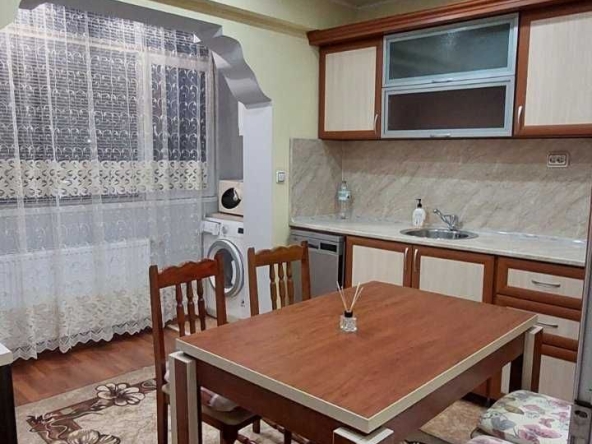 Дава се под наем Тристаен апартамент в Севлиево - 80 кв.м за 278.97 € - Снимка #1