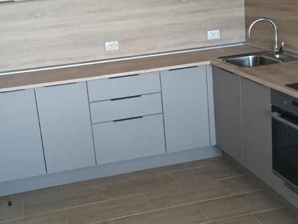 Дава се под наем Тристаен апартамент в София, Дружба 2 - 80 кв.м за 648.21 € - Снимка #1