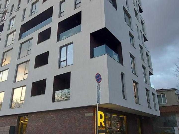 Дава се под наем Двустаен апартамент в Варна, Център - 70 кв.м за 648.21 € - Снимка #1