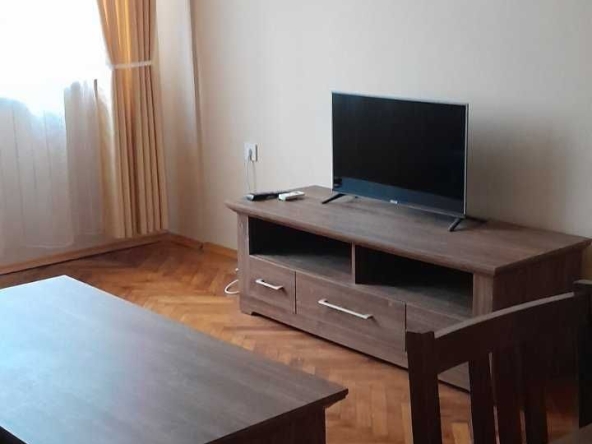 Дава се под наем Двустаен апартамент в Велико Търново, Колю Фичето - 65 кв.м за 306 € - Снимка #1