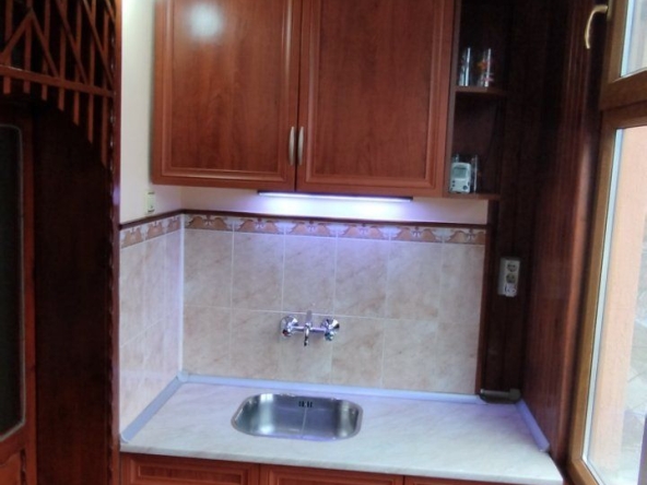 Тристаен апартамент в Перник, Ладовица - 65 кв.м за 1452 €/кв.м - Снимка #1