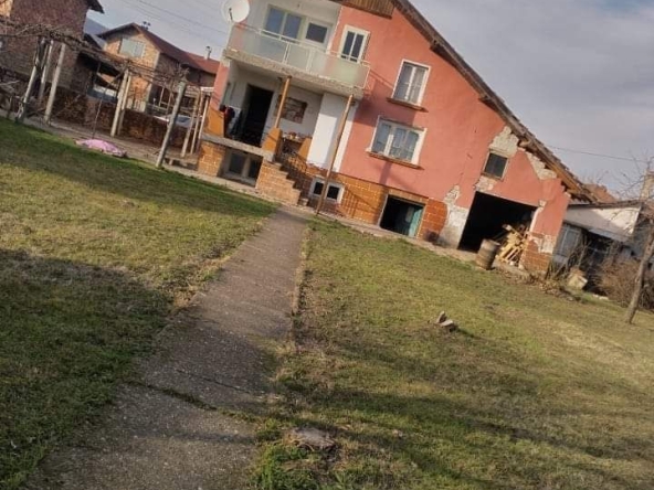 Къща в Ловеч, Широк център - 1016 кв.м за 35 €/кв.м - Снимка #1