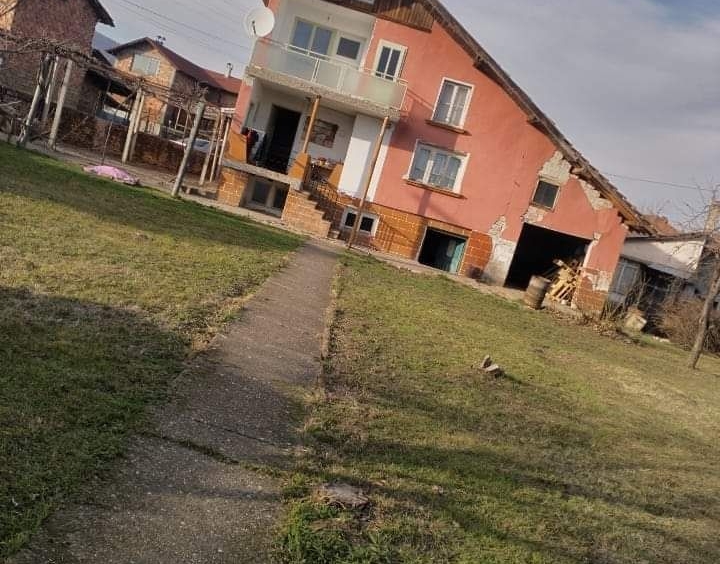 Къща в Ловеч, Широк център - 1016 кв.м за 35 €/кв.м - Снимка #1