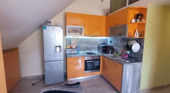 Дава се под наем Тристаен апартамент в Варна, Спортна зала - 99 кв.м за 484.5 € - Снимка #1