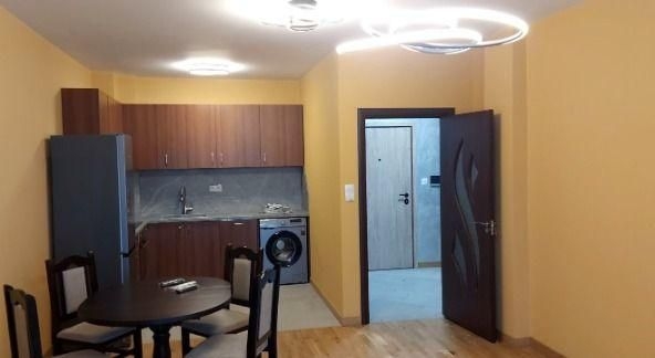 Дава се под наем Двустаен апартамент в Пловдив, Център - 73 кв.м за 434 € - Снимка #1