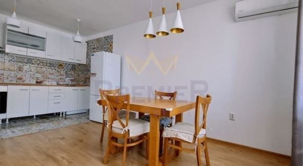 Дава се под наем Тристаен апартамент в Варна, Чайка - 110 кв.м за 698.19 € - Снимка #1