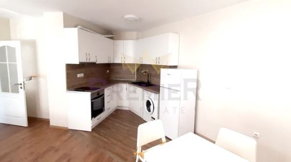 Дава се под наем Двустаен апартамент в Варна, Левски - 84 кв.м за 510 € - Снимка #1