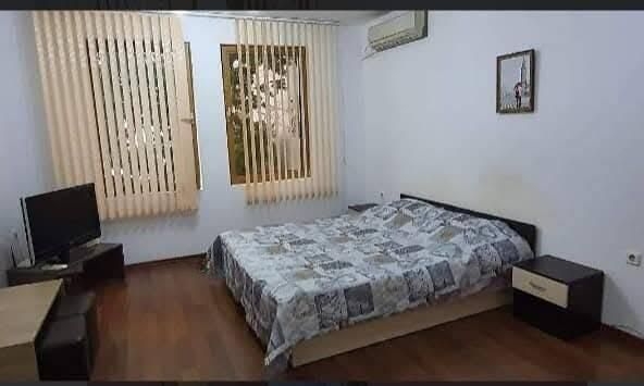 Дава се под наем Едностаен апартамент в Пловдив, Център - 45 кв.м за 332 € - Снимка #1