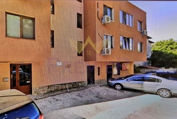 Дава се под наем Магазин в Варна, Бриз - 65 кв.м за 450 € - Снимка #1