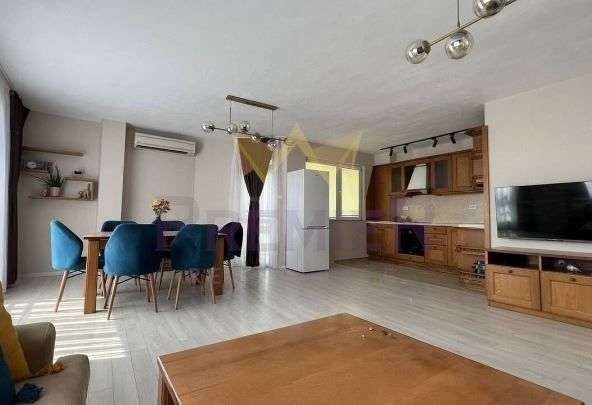 Дава се под наем Тристаен апартамент в Варна, Бриз - 130 кв.м за 765 € - Снимка #1