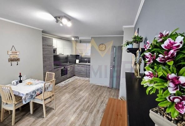 Дава се под наем Двустаен апартамент в Варна, Бриз - 74 кв.м за 765 € - Снимка #1