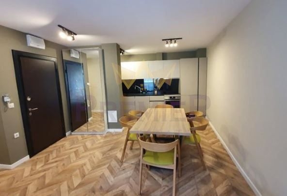 Дава се под наем Тристаен апартамент в Варна, Център - 92 кв.м за 850 € - Снимка #1