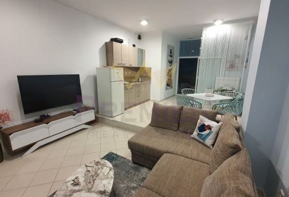 Дава се под наем Двустаен апартамент в Варна, Операта - 60 кв.м за 612 € - Снимка #1