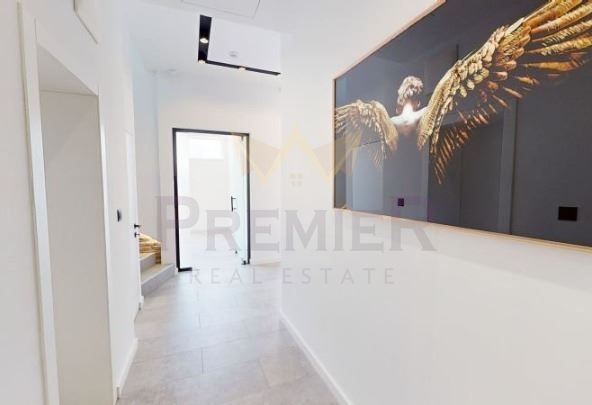 Дава се под наем Офис в Варна, Гръцка махала - 190 кв.м за 750 € - Снимка #1