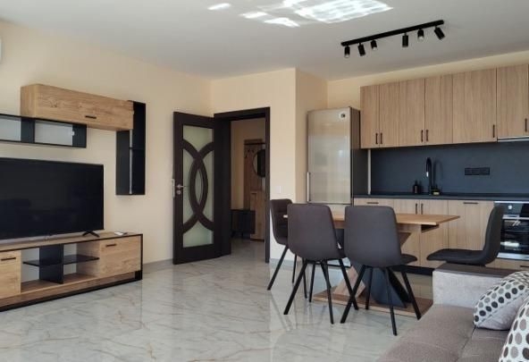 Дава се под наем Тристаен апартамент в Пловдив, Южен - 97 кв.м за 765 € - Снимка #1