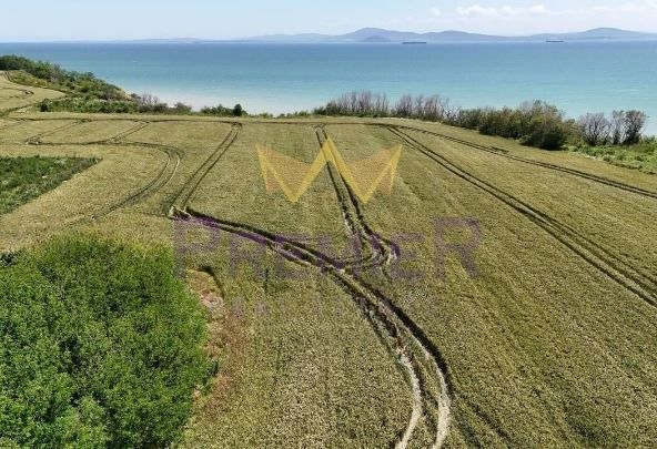 Парцел в Поморие - 5110 кв.м за 46 €/кв.м - Снимка #1