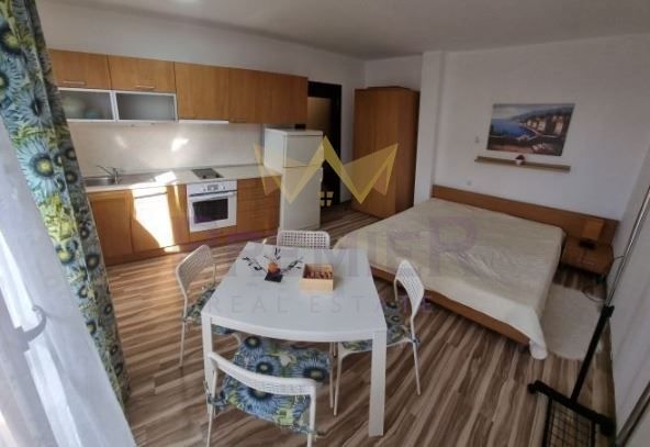 Дава се под наем Едностаен апартамент в Варна, Колхозен пазар - 37 кв.м за 255 € - Снимка #1