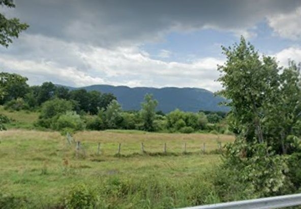 Земеделски имот в с. Тополово, Област Пловдив -  кв.м за 7650 €/дка - Снимка #1