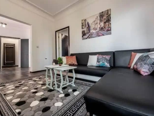 Дава се под наем Тристаен апартамент в Варна, Център - 110 кв.м за 1000 € - Снимка #1