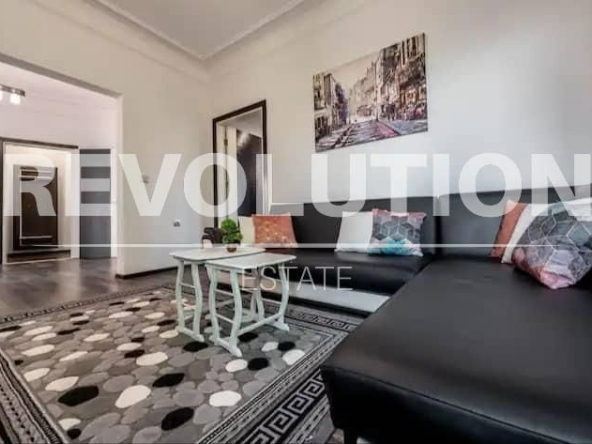 Дава се под наем Тристаен апартамент в Варна, Център - 110 кв.м за 897.6 € - Снимка #1