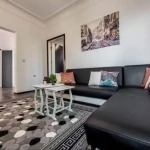 Дава се под наем Тристаен апартамент в Варна, Център - 110 кв.м за 847.62 € - Снимка #1